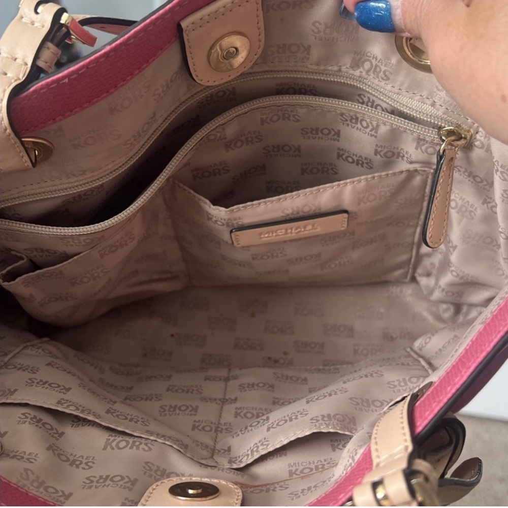 ⭐️ Now Available  Michael Kors Rose Pink Tote with Beige Straps - Picture 3 of 5